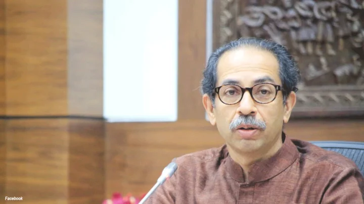 थ्री-लाईन व्हिप डावलून खासदार गैरहजर; पक्षाच्या बैठकीला केवळ ३ खासदार उपस्थित; ६ बंडखोरांना कारणे दाखवा नोटीस