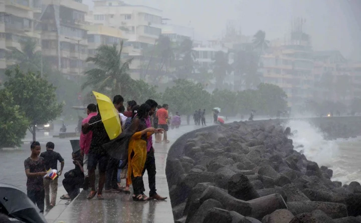 Mumbai Weather आज वादळी वाऱ्यांसह मुसळधार पावसाचा इशारा; वाऱ्याचा वेग ताशी ६० किमीपर्यंत पोहोचू शकतो