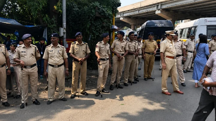 गणेशोत्सवासाठी नवी मुंबई पोलीस सतर्क, 'एक विभाग-एक पोलीस' योजना राबविण्यात आली