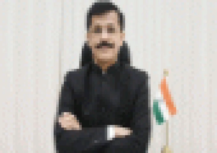 पुण्यातील कर्वेनगरमध्ये मुदत संपलेल्या शीतपेयांचा साठा जप्त, एफडीएच्या कारवाईच्या भीतीने टाकून देण्याचा संशय