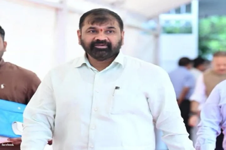 ठाकरे गटाला मोठा धक्का, सचिन अहिर यांची विधान परिषदेच्या उपसभापतीपदी बिनविरोध निवड