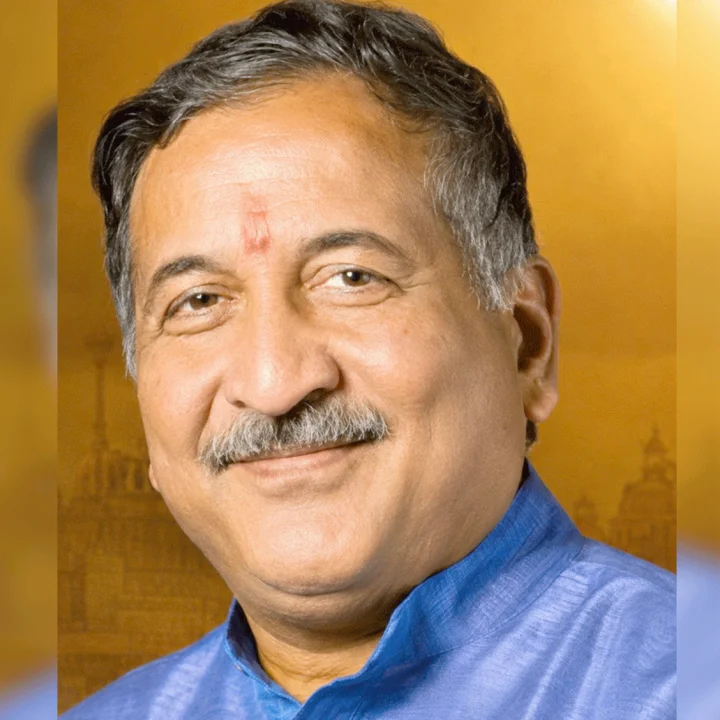 श्री गणेश मंडळात चारुदत्त आफळे यांचे कीर्तन