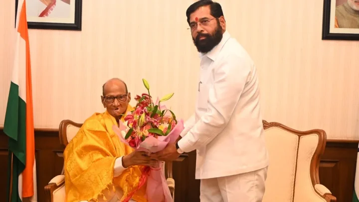 कॅबिनेट बैठक अर्धवट सोडून शिंदे यांनी घेतली शरद पवारांची भेट, राजकीय वर्तुळात चर्चांना उधाण!