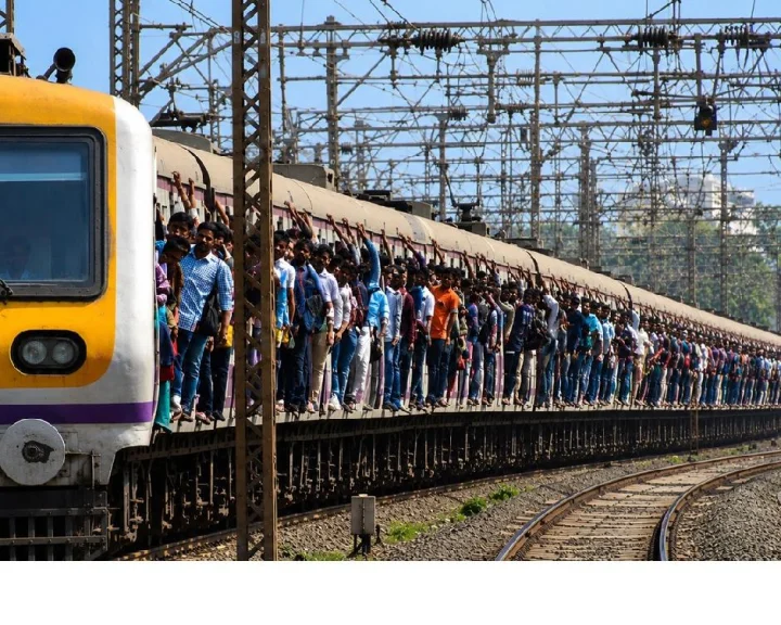 ३ वर्षांपूर्वी मुंबई लोकल ट्रेनमधून चोरीला गेलेले ४० लाख रुपयांचे सोन्याचे दागिने परत मिळाले