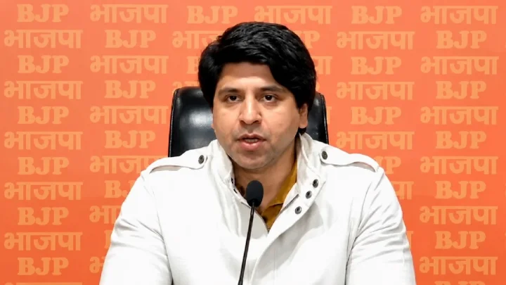 भाजपचे राष्ट्रीय प्रवक्ते शहजाद पूनावाला यांनी पक्षाचा राजीनामा दिला