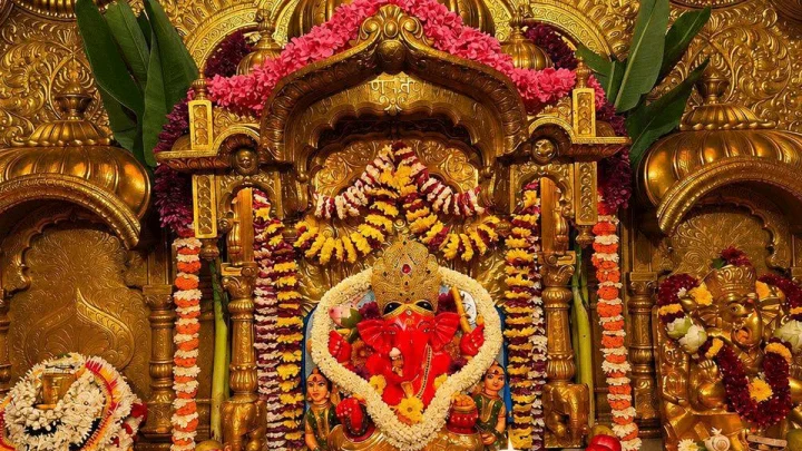 सिद्धिविनायक मंदिराच्या देणग्या आणि दागिन्यांच्या ऑडिटचे एकनाथ शिंदेंचे आदेश