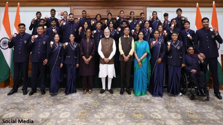 पंतप्रधान नरेंद्र मोदी यांनी राष्ट्रकुलच्या विजेत्यांचा दिल्लीत दिमाखदार गौरव केला