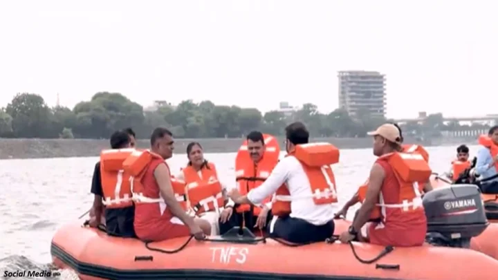 नागपूरचे ऐतिहासिक अंबाझरी तलाव जलपर्णीमुक्त झाले; सुंदर पर्यटन स्थळ बनणार, फडणवीसांनी केला नौकाविहार