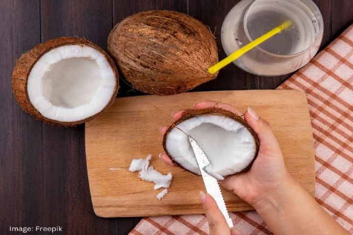 ओले खोबरे जास्त दिवस ताजे ठेवण्याचे प्रभावी उपाय; नक्की वापरून पहा!