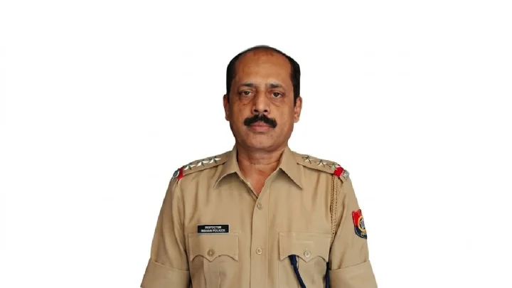 अँटिलिया स्फोटक प्रकरण: बडतर्फ पोलीस अधिकारी सचिन वाझे यांच्या जामिनाला मुंबई उच्च न्यायालयाकडून अंतरिम स्थगिती