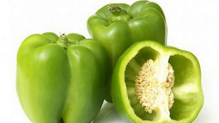 शिमला मिरची जास्त दिवस ताजी राहण्यासाठी सोप्या आणि प्रभावी टिप्स वापरा