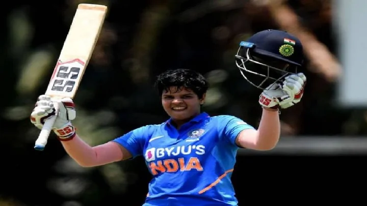 शेफाली वर्माने ५ षटकार मारून हरमनप्रीत कौरचा मोठा विक्रम मोडत इतिहास रचला