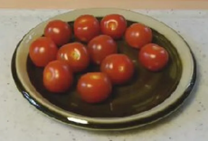 இப்படியும் தக்காளி வெட்டலாம் - ஒரு சுவையான வீடியோ