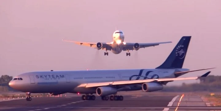 பெரும் விமான விபத்தைத் தவிர்த்த விமானி (வீடியோ)