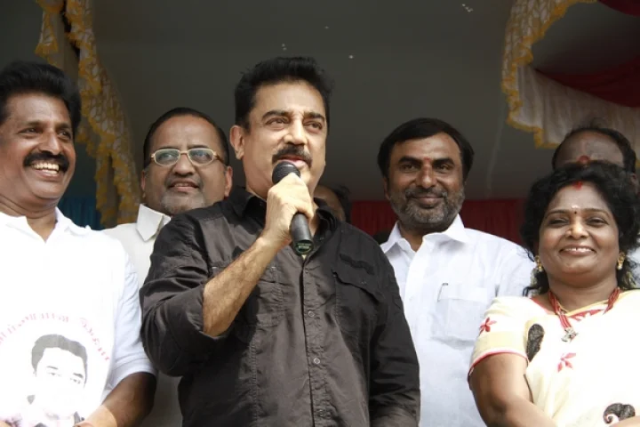 நமக்கு அரசியல் சரிவராது என்று எனது ரசிகர்களே கூறுகிறார்கள் - கமல் பேட்டி