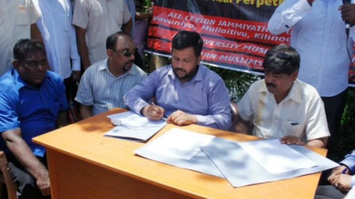 மறிச்சுக்கட்டி குடியேற்றம் தெளிவுபடுத்த கையெழுத்து நடவடிக்கை