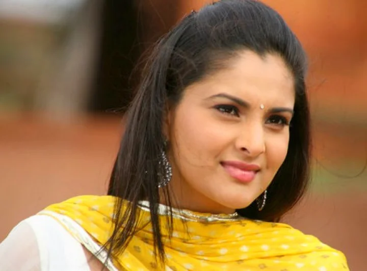 நடிகை ரம்யா உணவில் விஷம்? - மருத்துவமனையில் அனுமதி