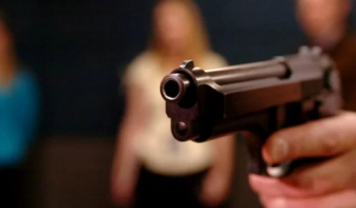 பெற்ற மகனை துப்பாக்கியால் சுட்டுத்தள்ளிய தந்தை