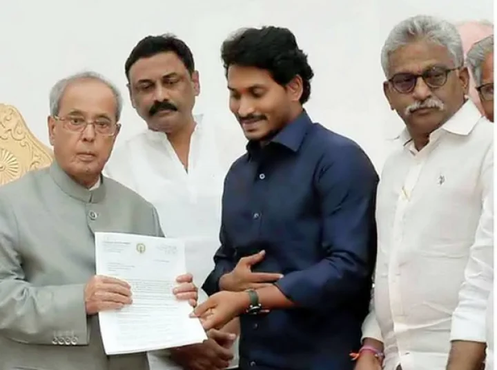 நடிகை ரோஜா சஸ்பெண்ட் ரத்து செய்யக்கோரி ஜனாதிபதியிடம் மனு