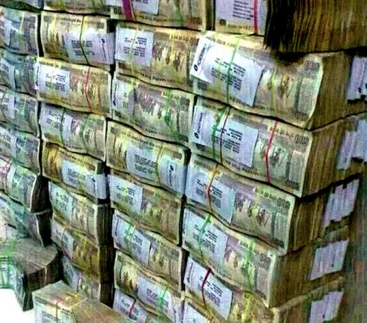 ஐய்யோ.... சொக்கா... தலைசுத்துதே - கண்டெய்னர் லாரியில் ரூ.570 கோடி பறிமுதல்