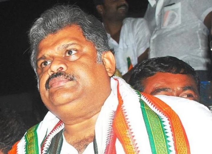 இருதலை கொள்ளி எறுப்பாக தவிக்கும் ஜி.கே.வாசன்