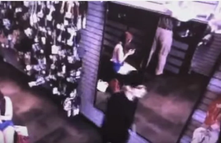 கண்ணாடியில் பிரதிபலிக்காத இளைஞனின் உருவம்; ஆவியா என அதிர்ச்சி : வீடியோ