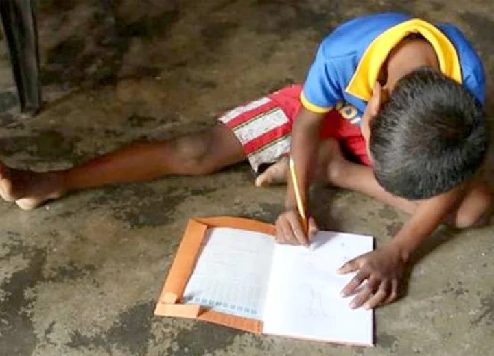 பள்ளி சிறுவன்