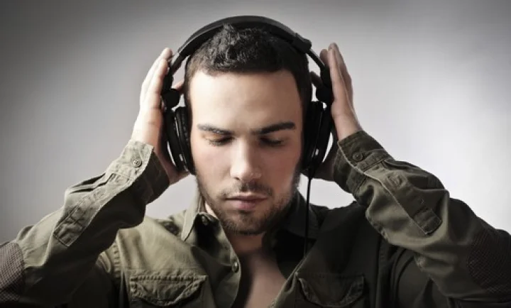 அதிக சத்தத்துடன் இசை கேட்டால் செவித்திறன் பாதிக்கும்