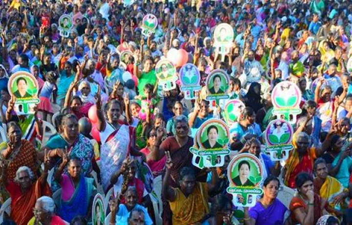 கடும் வெயிலில் பரப்புரைக் கூட்டம் நடத்தக் கூடாது : தேர்தல் ஆணையம் திடீர் உத்தரவு