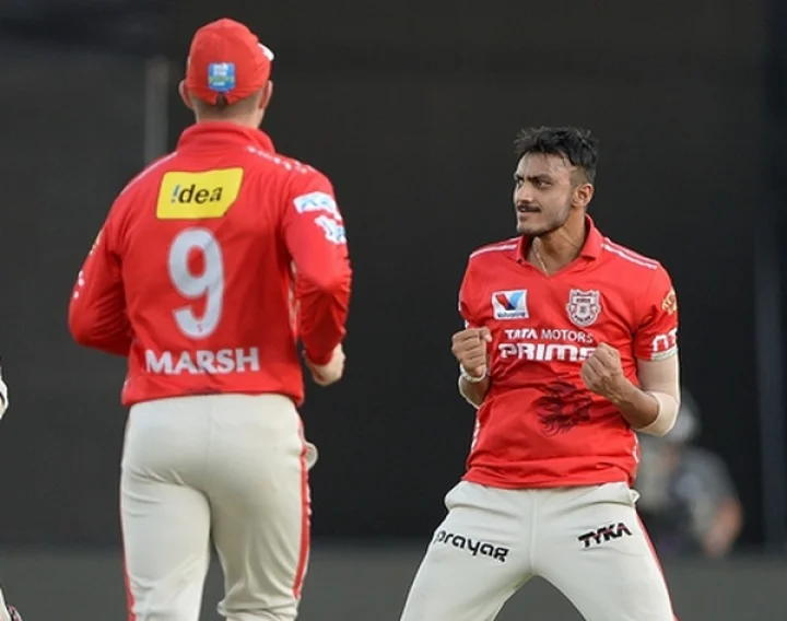 அக்ஷர் படேல் அபாரம்: இந்த ஐபிஎல் தொடரின் முதல் ஹாட்ரிக் விக்கெட்