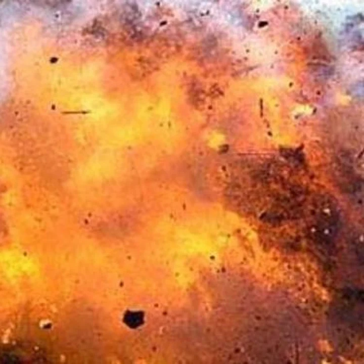 विमानतळाजवळ भीषण स्फोट, 3 नागरिकांचा मृत्यू, अनेक जखमी
