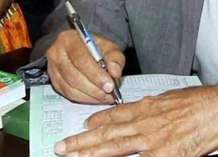 பாஜகவுக்கு வந்த சோதனை: அதிமுகவுக்கு தாவிய மடத்துக்குளம் வேட்பாளர்