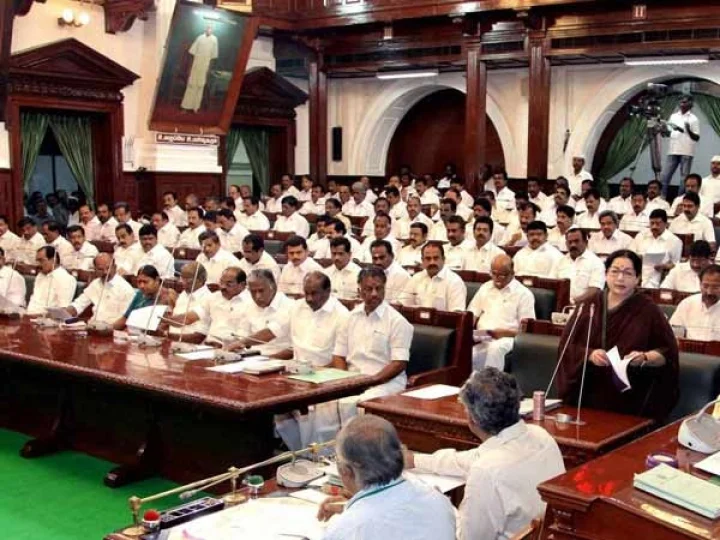 அதிமுக புதிய அமைச்சரவை பட்டியல்: இணையத்தில் கசியும் தகவல்