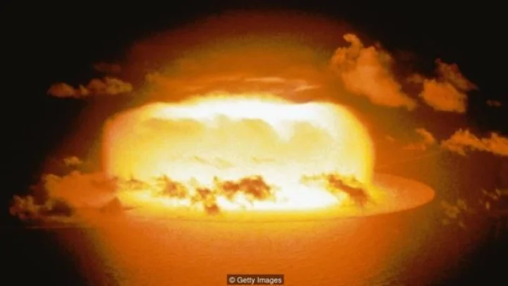 பல கோடி ஆண்டுகளுக்கு முன் புவியைத் தாக்கிய இராட்சத விண்கல்