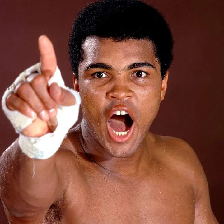 ஏன் எல்லாம் வெள்ளையாக இருக்கிறது? – அமெரிக்காவை பார்த்து கேள்வியெழுப்பிய முகமது அலி