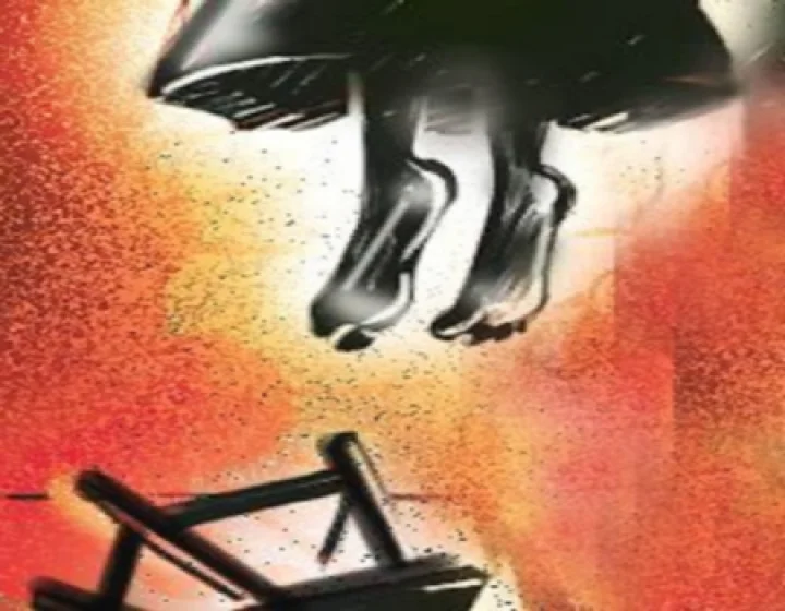 சட்டக்கல்லூரி மாணவி தற்கொலை: பொறியியல் மாணவர் கைது