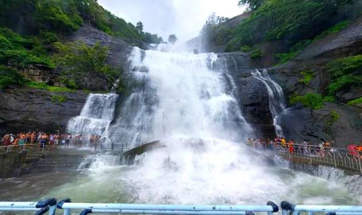 குற்றாலம் அருவியில் குளிக்கத் தடை