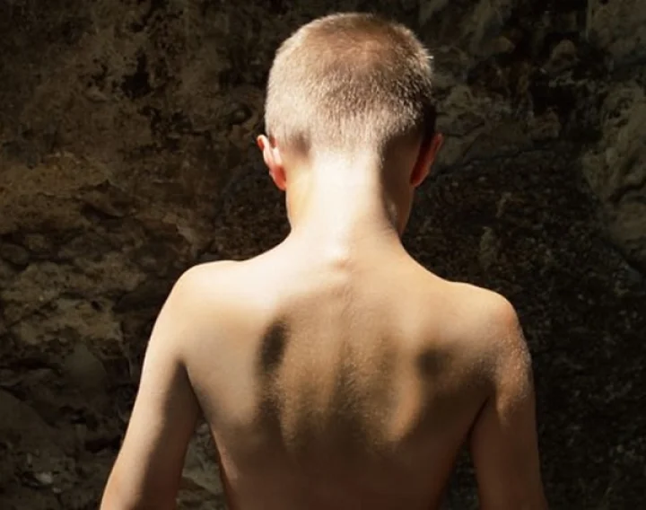 சிறுநீர் கழித்ததால் வாக்குவாதம்: மாணவன் கொலை!