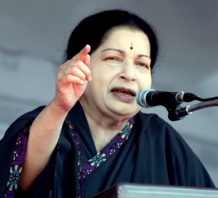 நடப்பது மக்களாட்சிதானே, மகாராணியின் ஆட்சி அல்லவே?