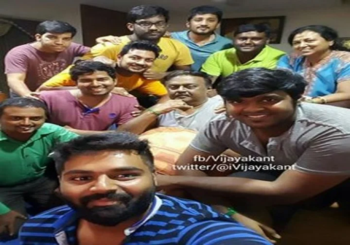 நள்ளிரவில் பிறந்தநாள் கொண்டாடிய விஜயகாந்த்