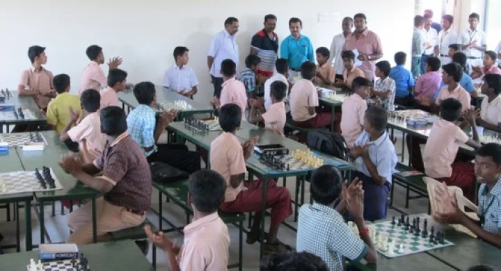 புன்னம் சத்திரம்  சேரன் மேல்நிலைப்பள்ளி மாணவர்கள்  மாவட்ட  சதுரங்க போட்டிக்கு தகுதி