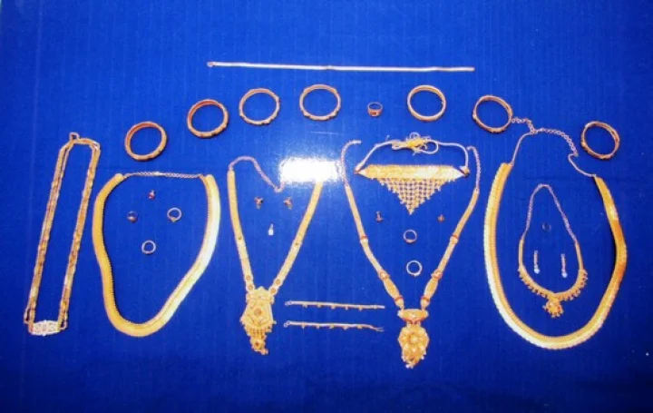 தாயின் நகையை களவாடி நாடகமாடிய மகன் கைது