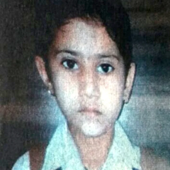 4 வயது பள்ளி மாணவி பலி - டிரைவர் செல்போன் பேசியபடி ஓட்டியதால் விபத்து