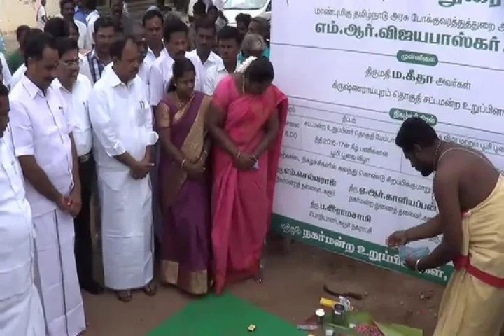 கரூரில் நடந்த பூமி பூஜை : அதிமுக அமைச்சர் விஜய பாஸ்கர் பங்கேற்பு