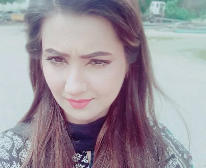 ரசிகர் கொடுத்த ஐஸ்கீரீம்: மயங்கிய நடிகை