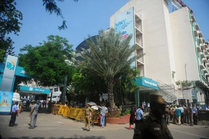 ஜெ.விற்கு எய்ம்ஸ் மருத்துவர்கள் அளிக்கும் சிகிச்சைகள் : பரபரப்பு தகவல்