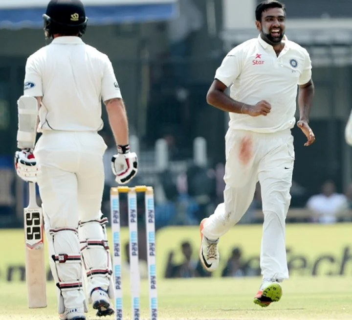 அஸ்வினின் மாய சுழலில் சிக்கி சின்னாபின்னமானது நியூசிலாந்து: 299 ரன்களுக்கு ஆல் அவுட்