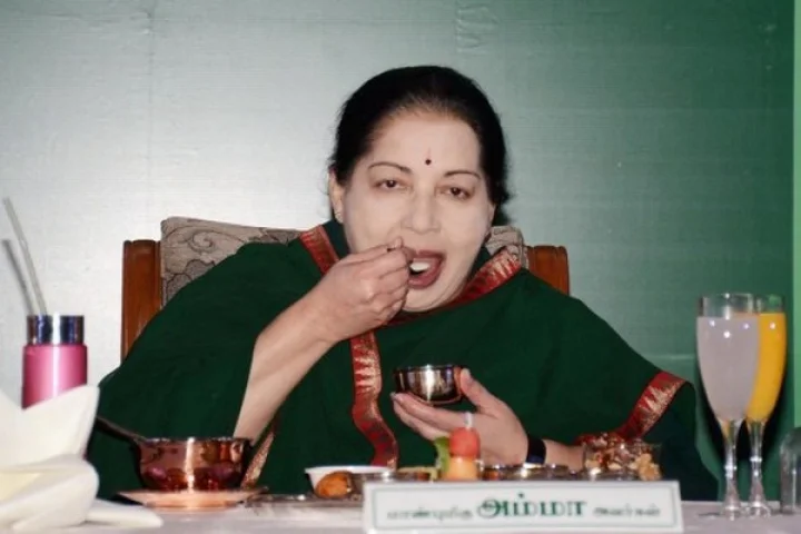 ஜெயலலிதா அப்பல்லோவில் திராட்சை சாப்பிட்டார்: இது புதுசு!