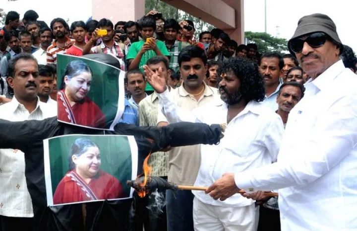 ஜெயலலிதாவின் உருவ பொம்மையை எரித்த வாட்டாள் நாகராஜ் பரிகார பூஜை செய்தார்?