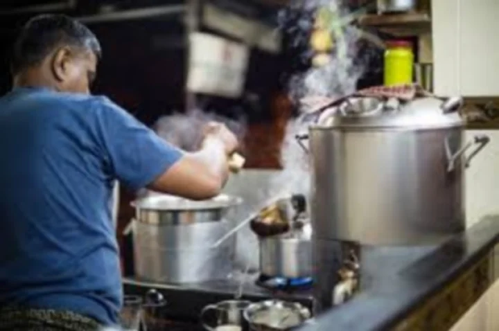 ரூ.5-க்கு 30 நிமிட இண்டர்நெட்: டீ மாஸ்டரின் பலே ப்ளான்!!